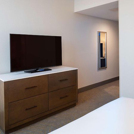 فندق Doubletree By Hilton Madison East المظهر الخارجي الصورة