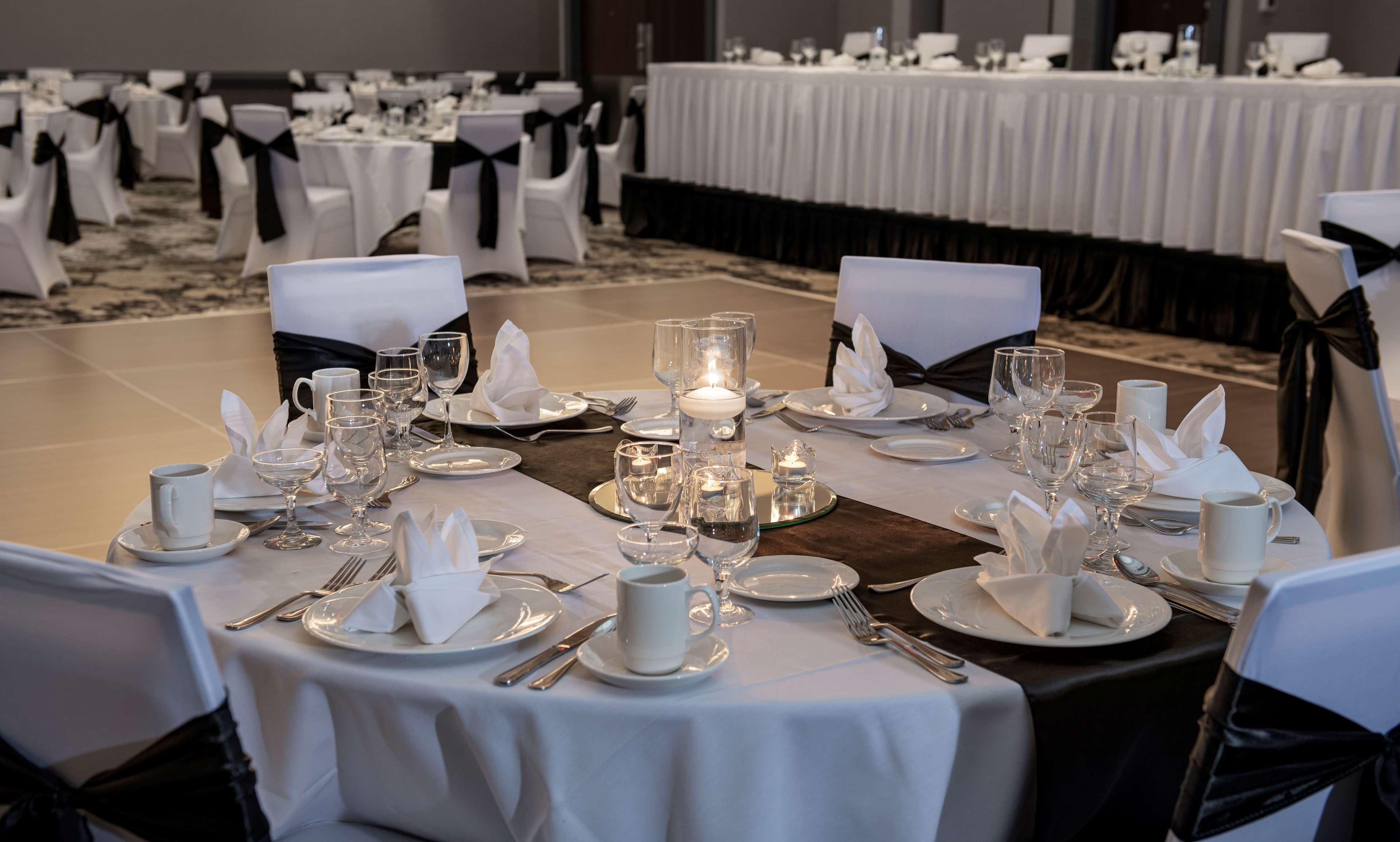 فندق Doubletree By Hilton Madison East المظهر الخارجي الصورة
