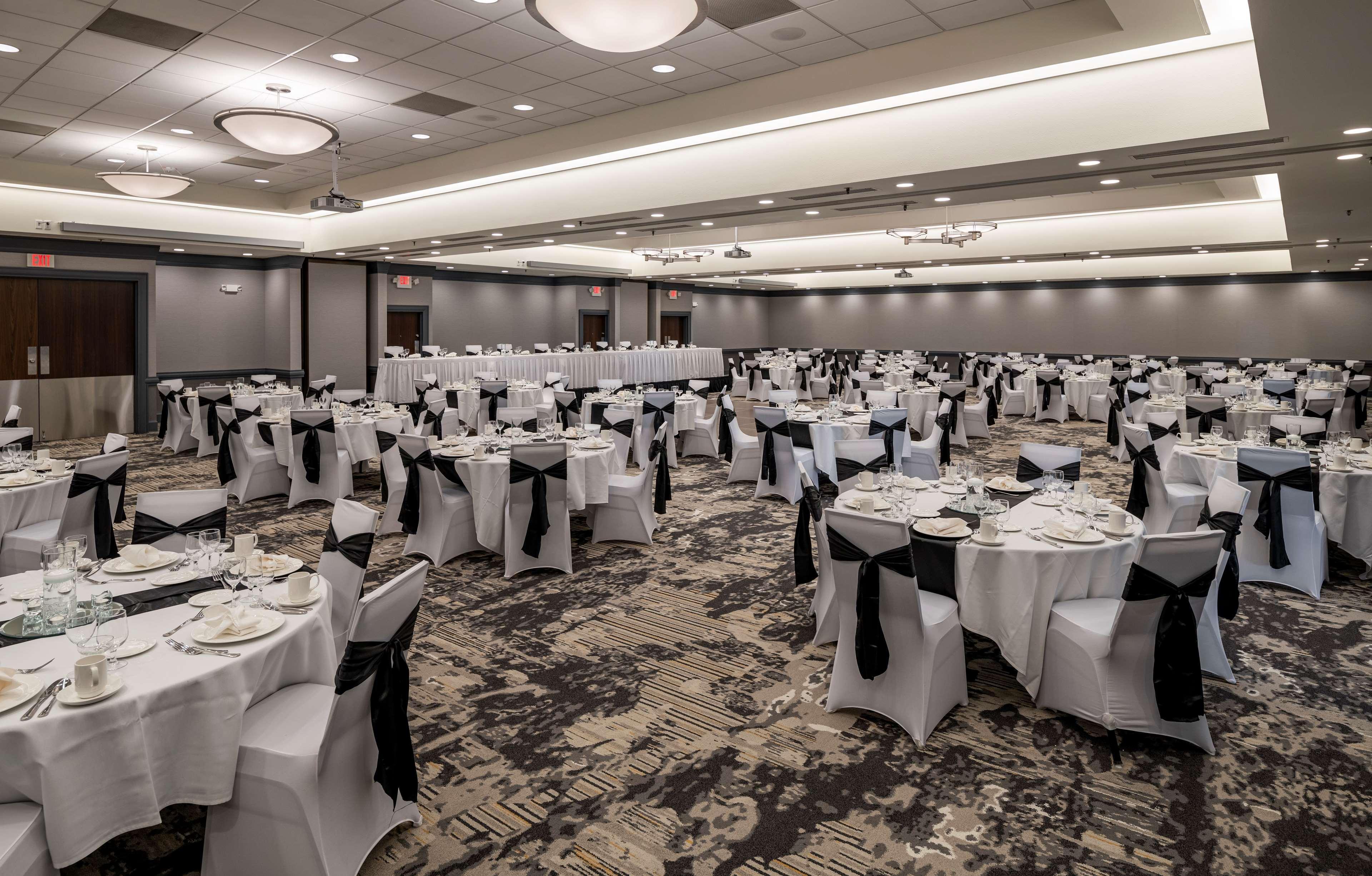 فندق Doubletree By Hilton Madison East المظهر الخارجي الصورة