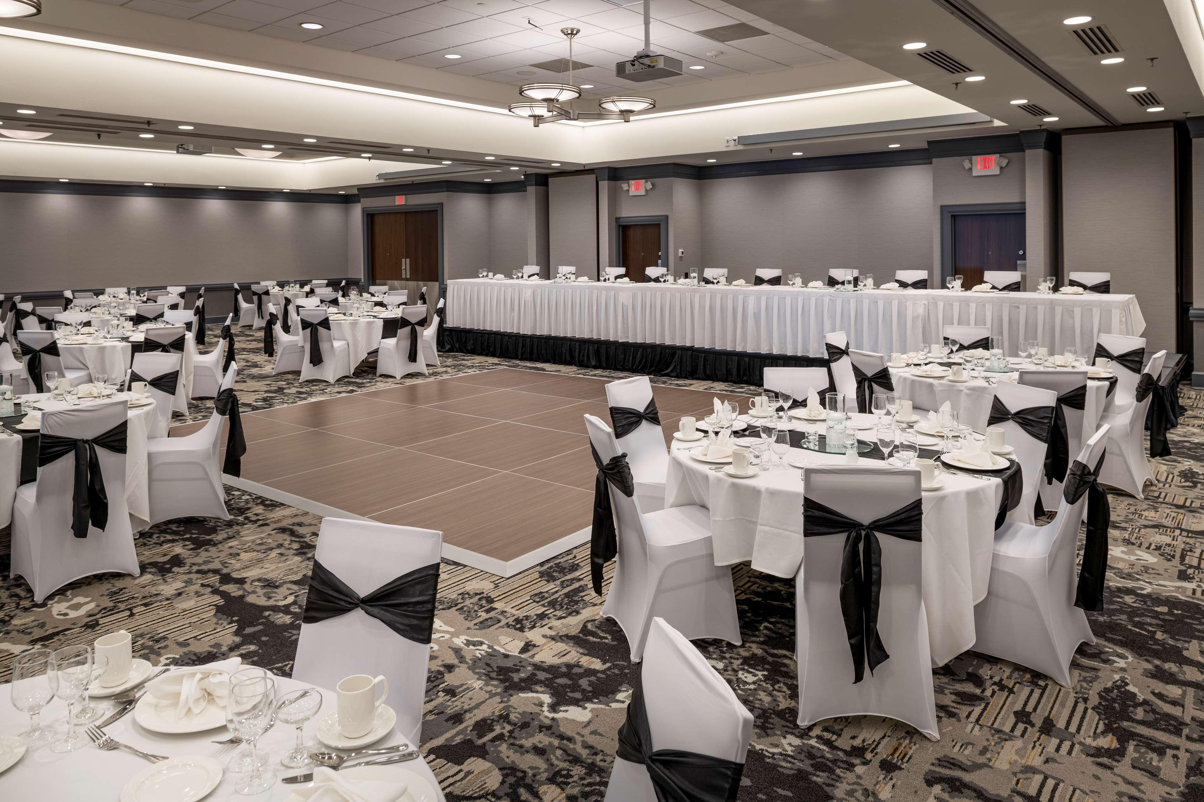 فندق Doubletree By Hilton Madison East المظهر الخارجي الصورة