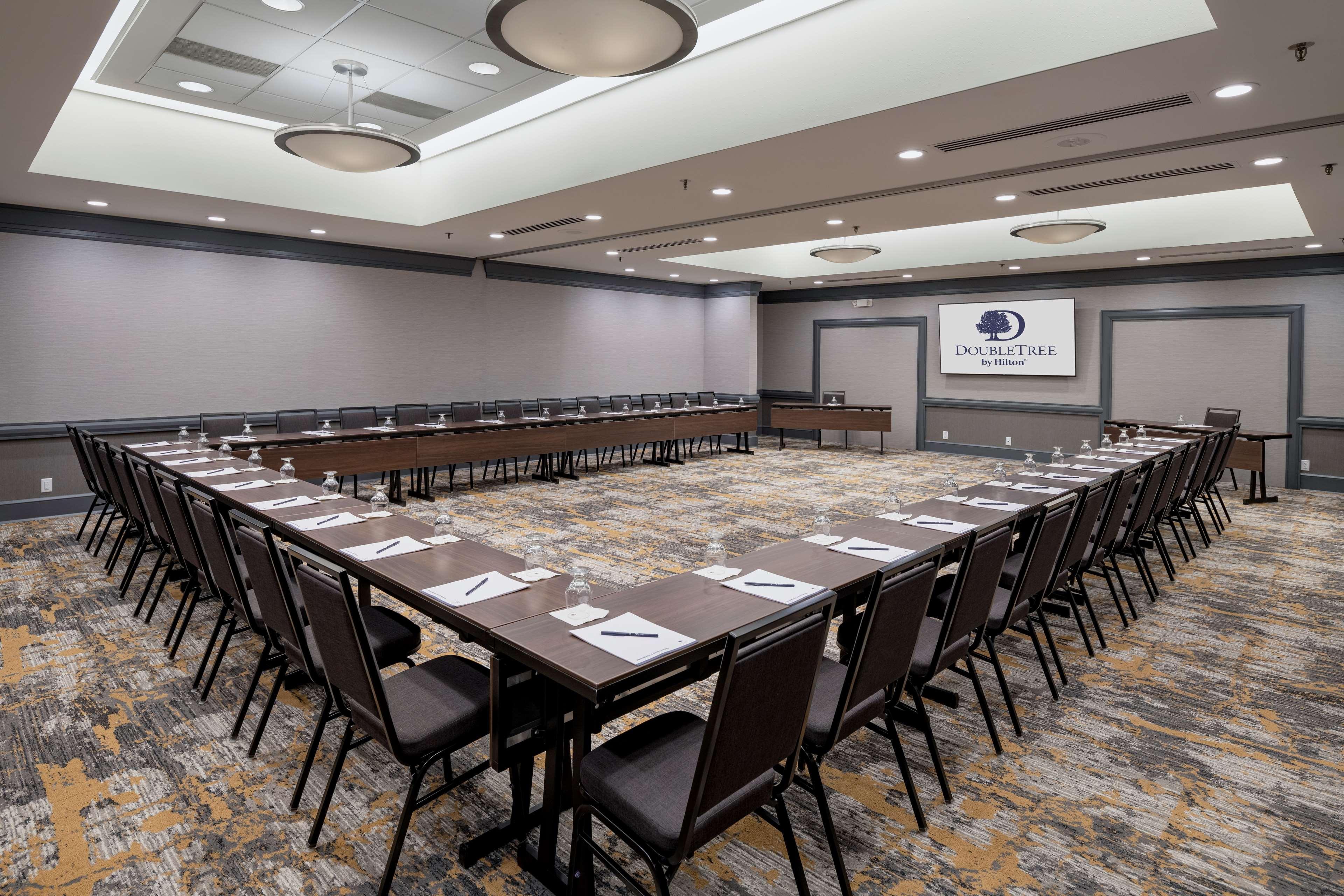 فندق Doubletree By Hilton Madison East المظهر الخارجي الصورة