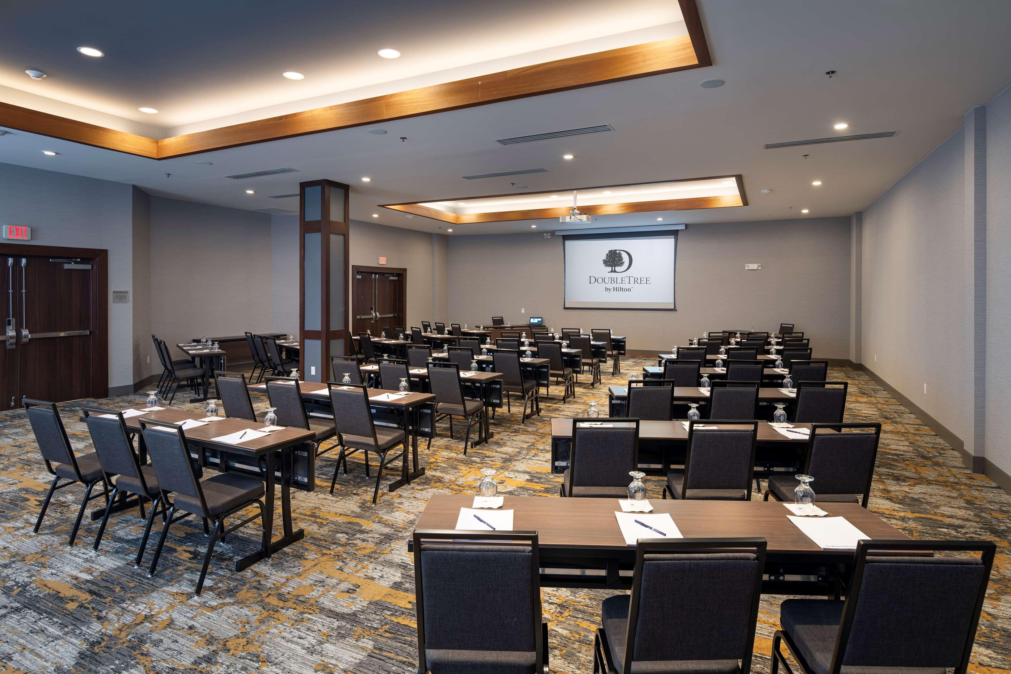 فندق Doubletree By Hilton Madison East المظهر الخارجي الصورة