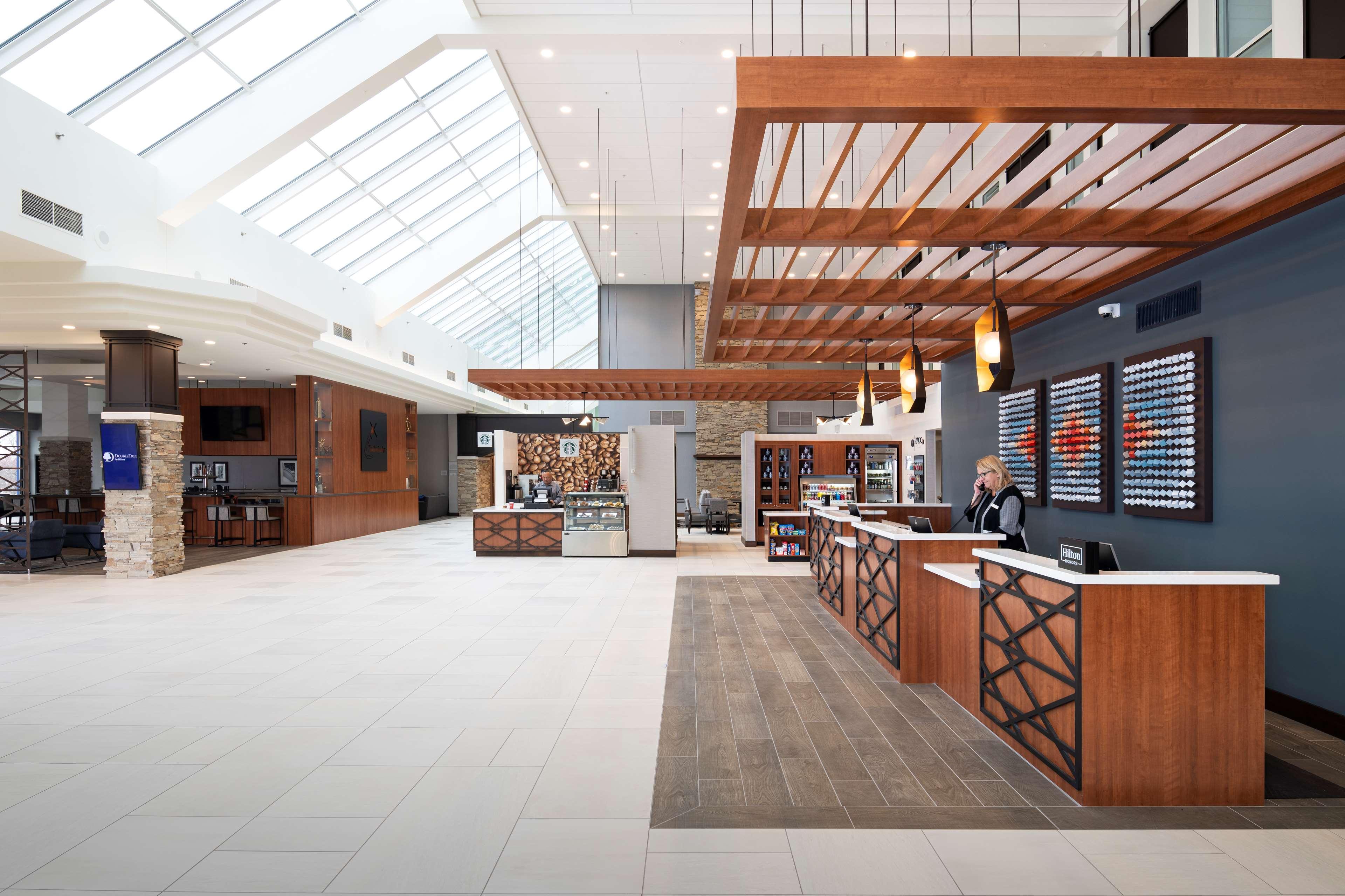 فندق Doubletree By Hilton Madison East المظهر الخارجي الصورة