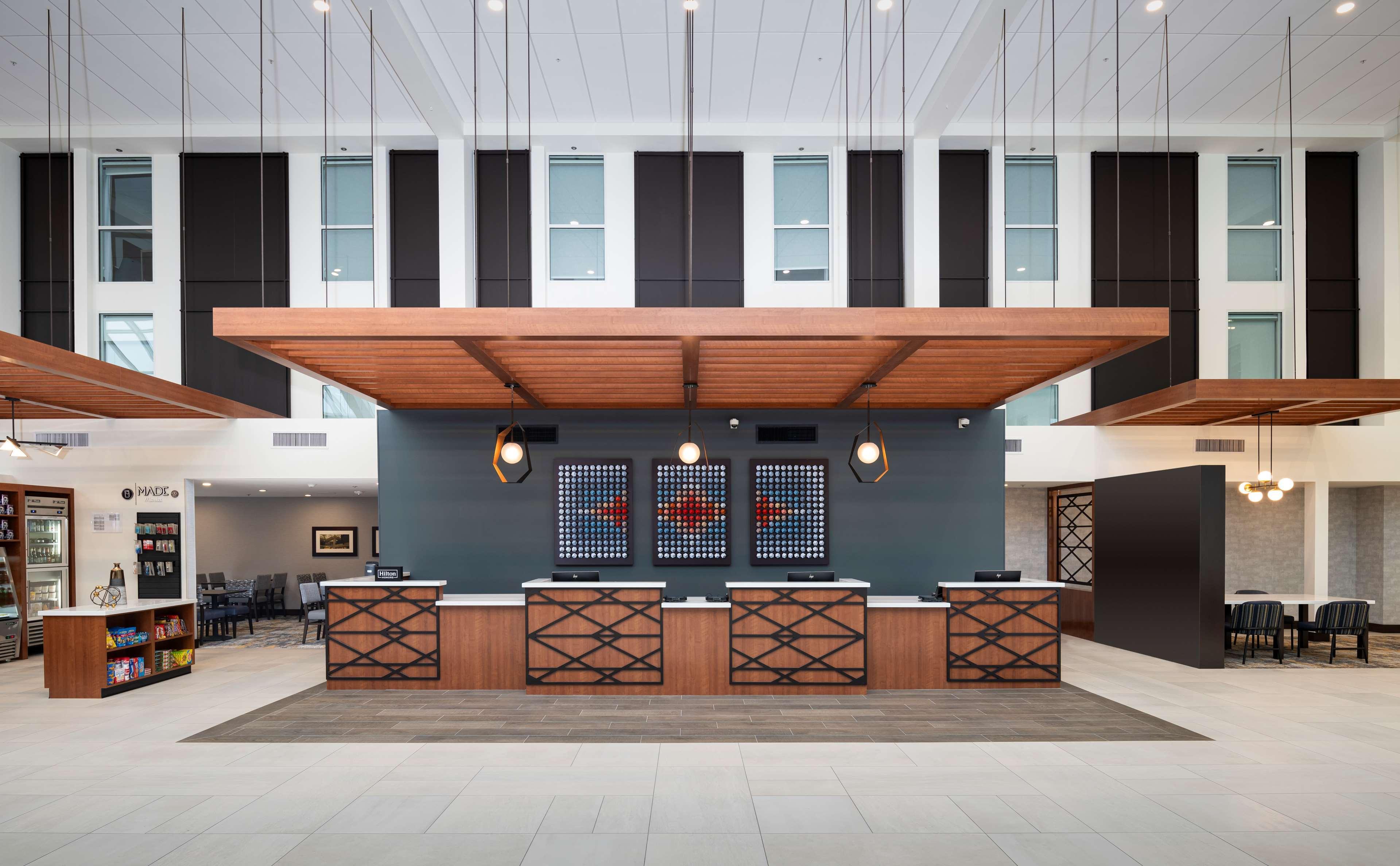 فندق Doubletree By Hilton Madison East المظهر الخارجي الصورة