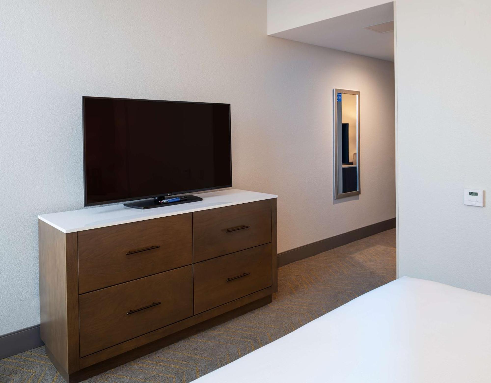 فندق Doubletree By Hilton Madison East المظهر الخارجي الصورة