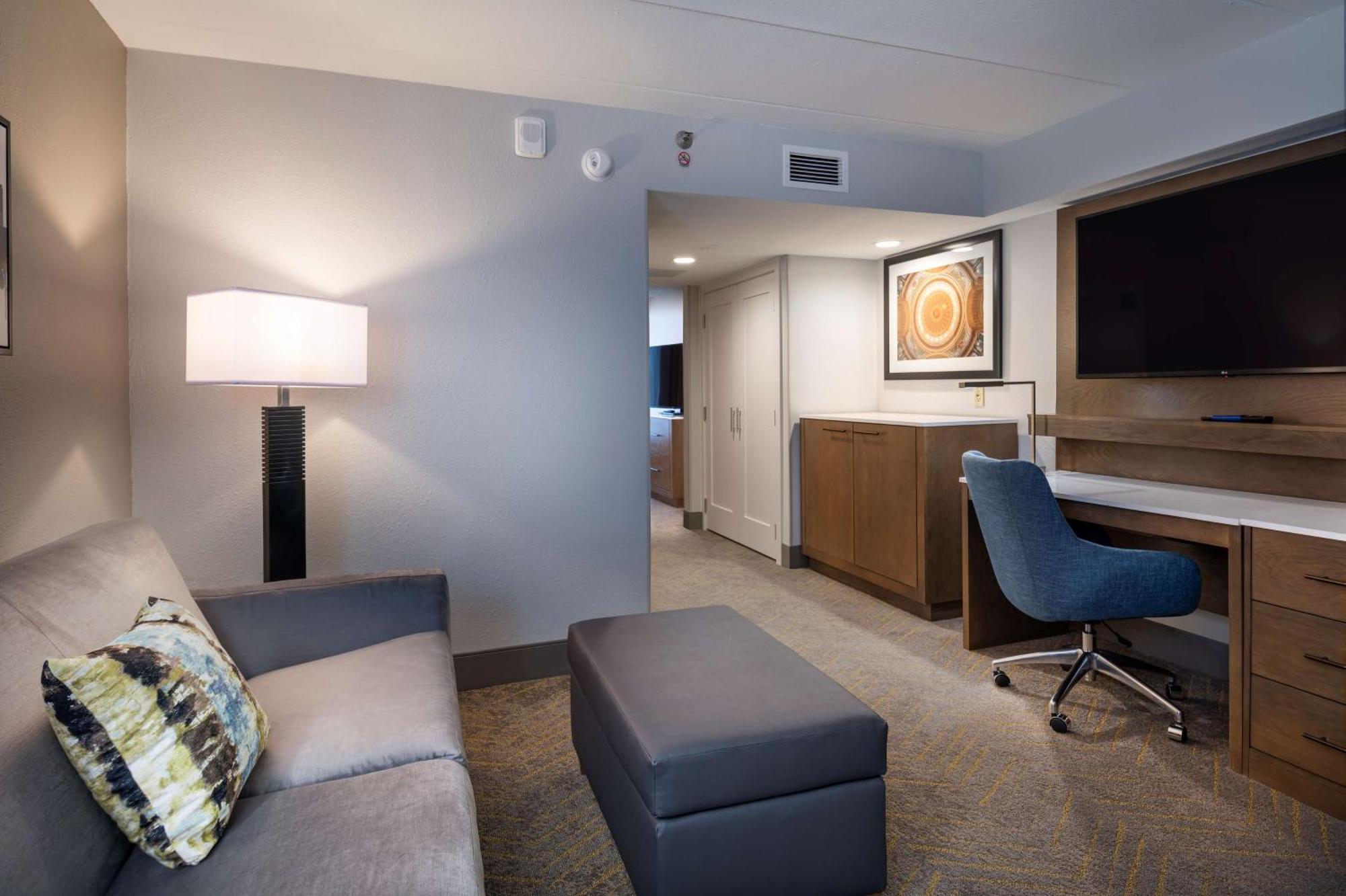 فندق Doubletree By Hilton Madison East المظهر الخارجي الصورة