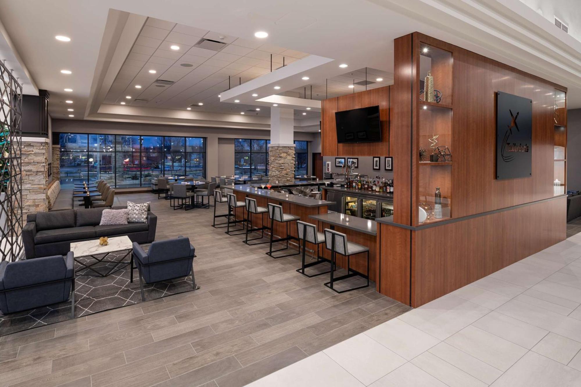 فندق Doubletree By Hilton Madison East المظهر الخارجي الصورة
