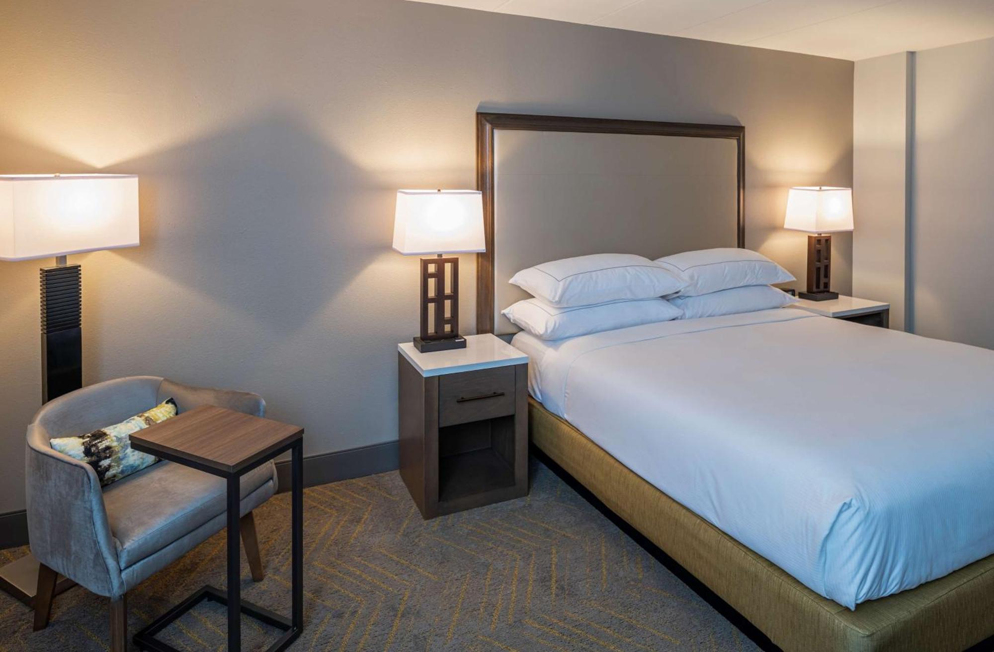 فندق Doubletree By Hilton Madison East المظهر الخارجي الصورة