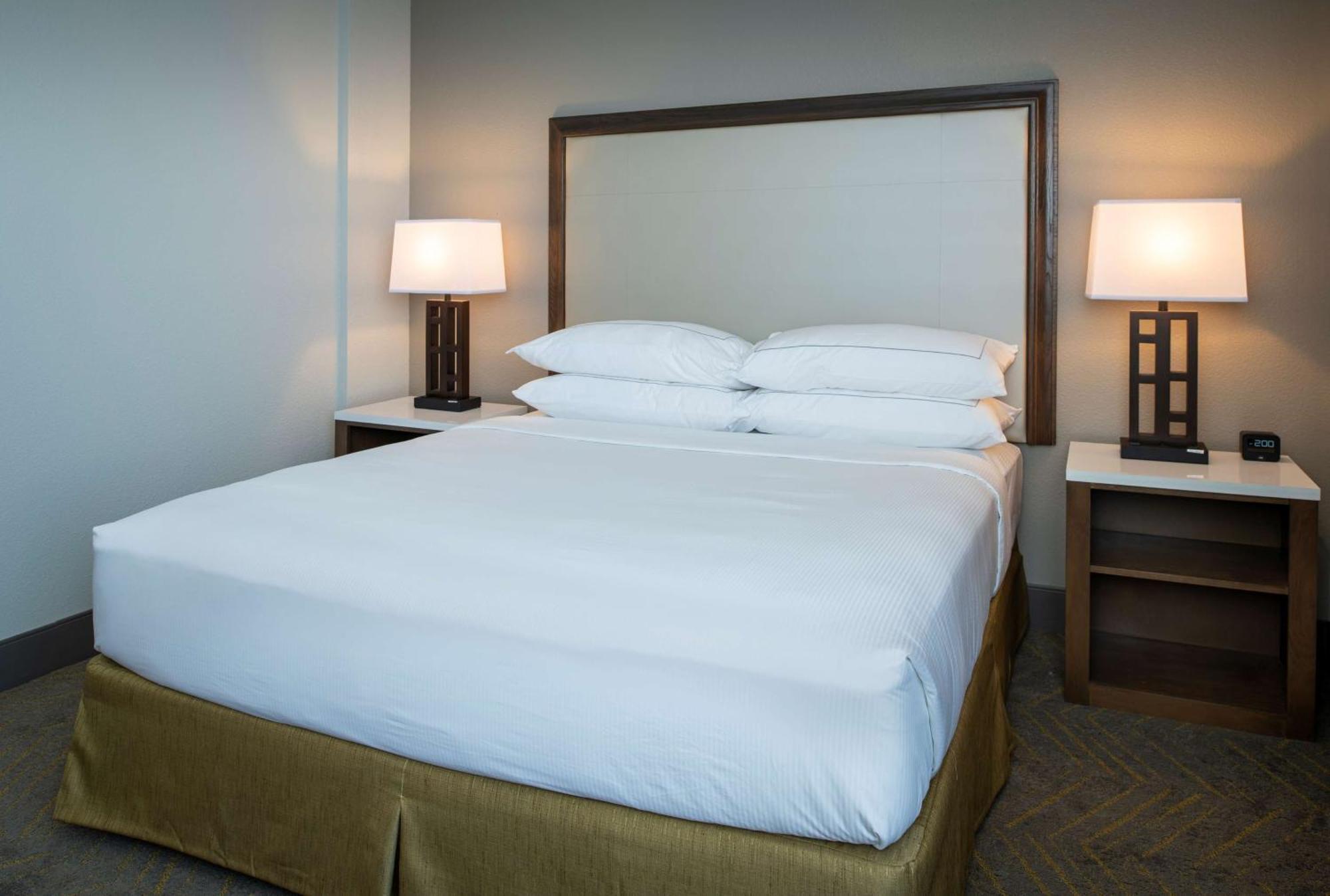 فندق Doubletree By Hilton Madison East المظهر الخارجي الصورة