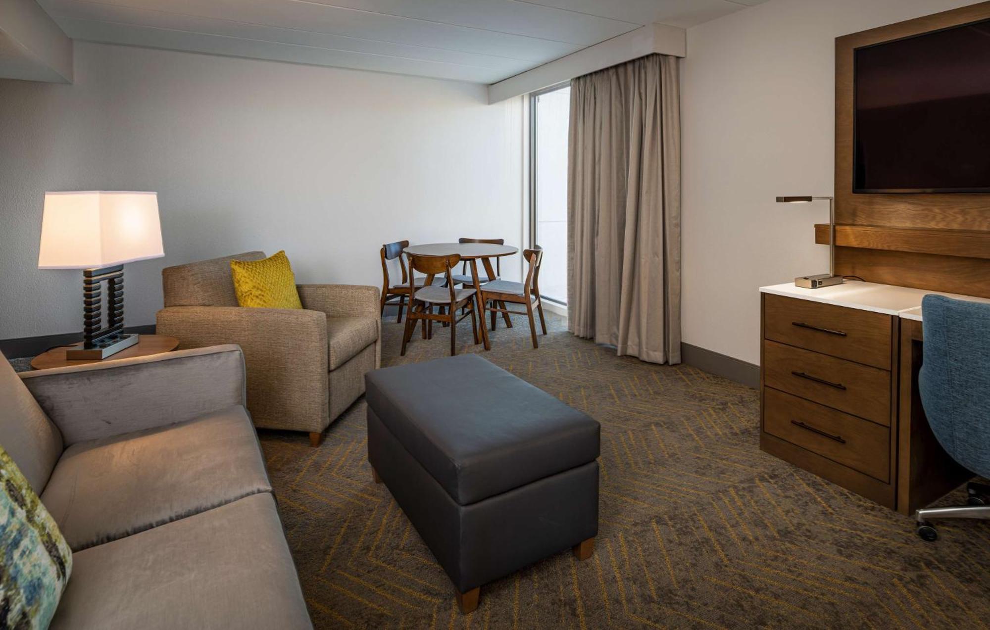 فندق Doubletree By Hilton Madison East المظهر الخارجي الصورة