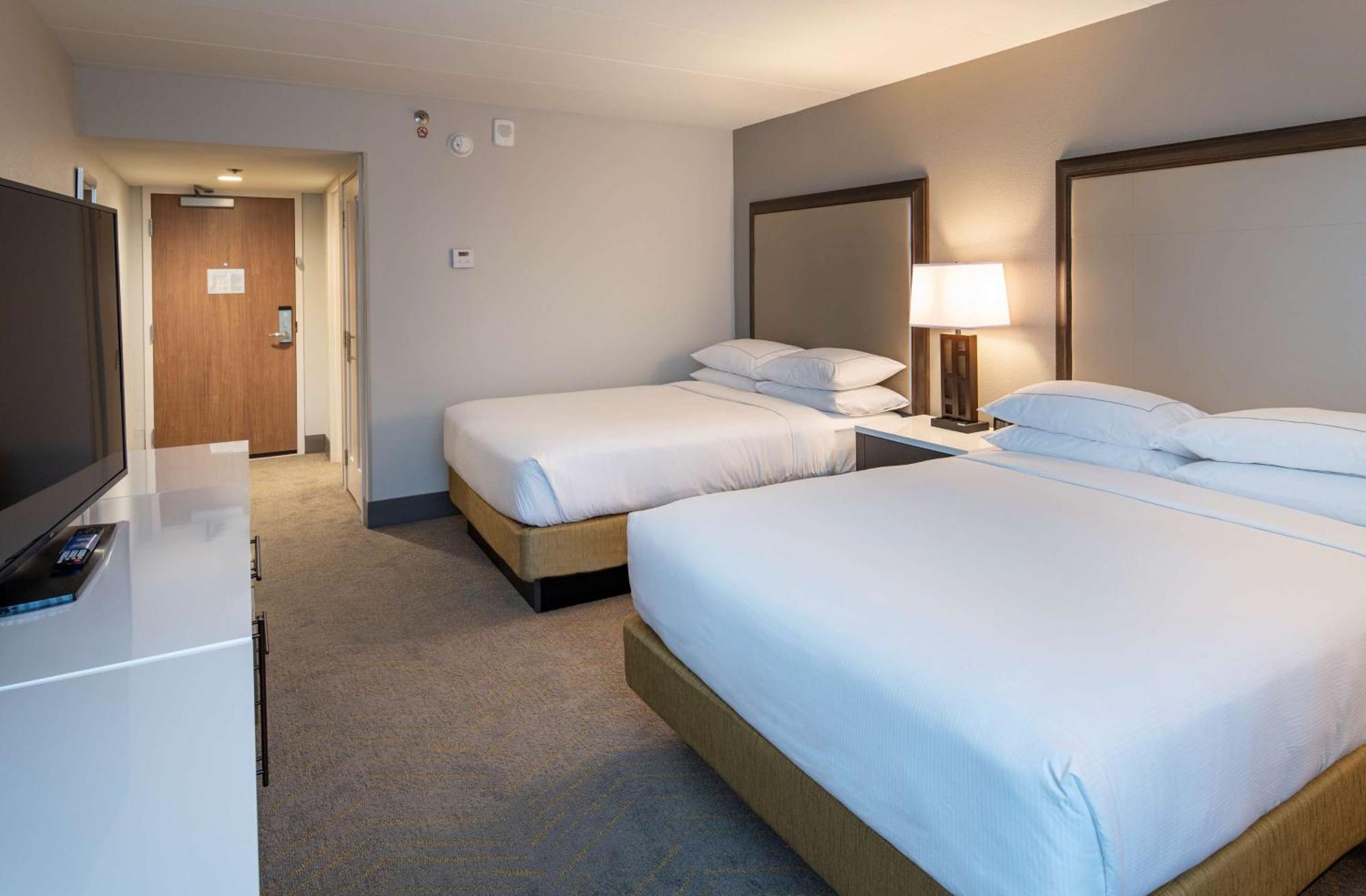 فندق Doubletree By Hilton Madison East المظهر الخارجي الصورة