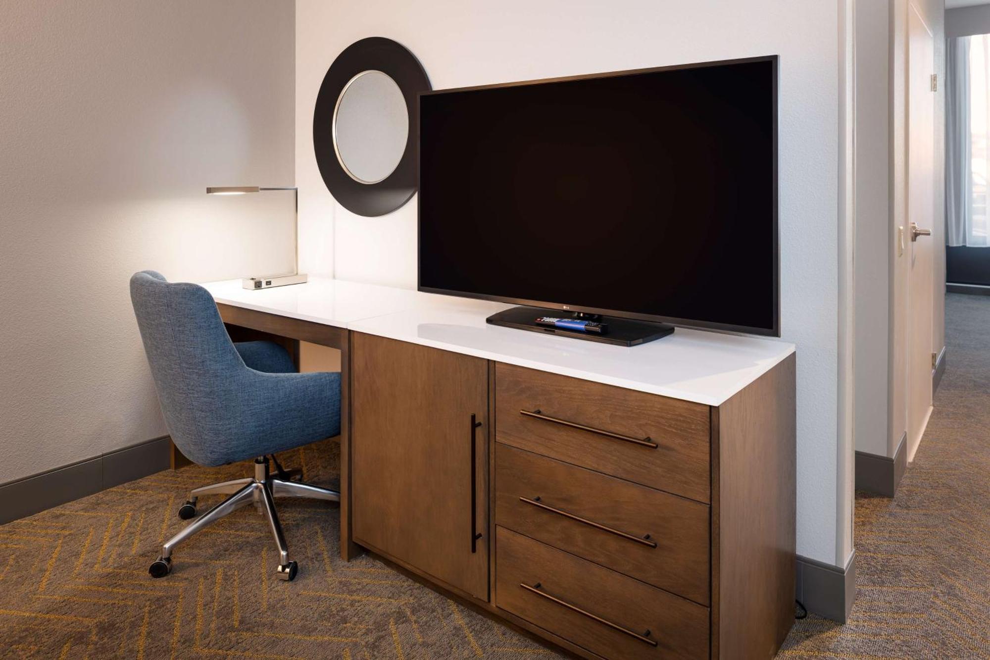 فندق Doubletree By Hilton Madison East المظهر الخارجي الصورة