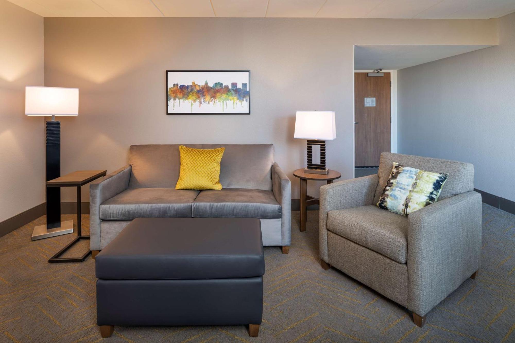 فندق Doubletree By Hilton Madison East المظهر الخارجي الصورة