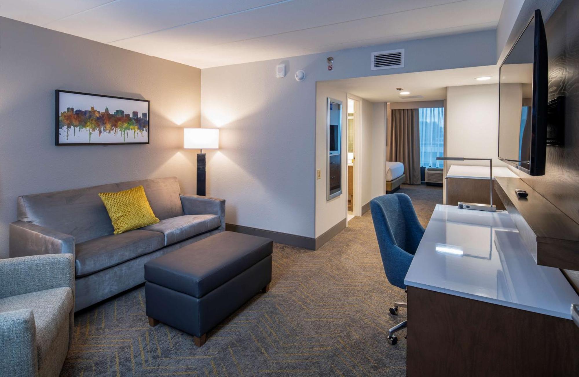 فندق Doubletree By Hilton Madison East المظهر الخارجي الصورة