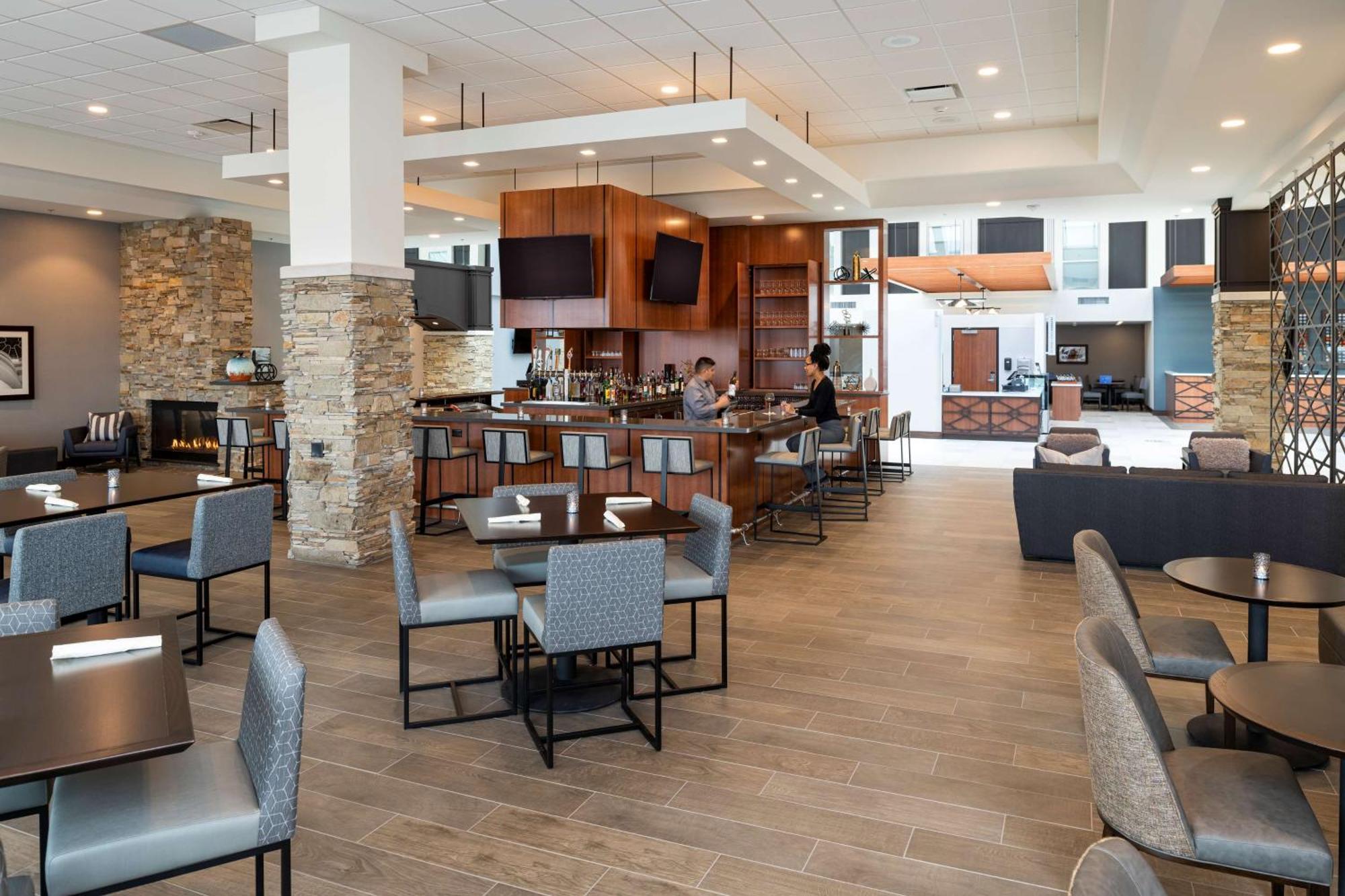 فندق Doubletree By Hilton Madison East المظهر الخارجي الصورة