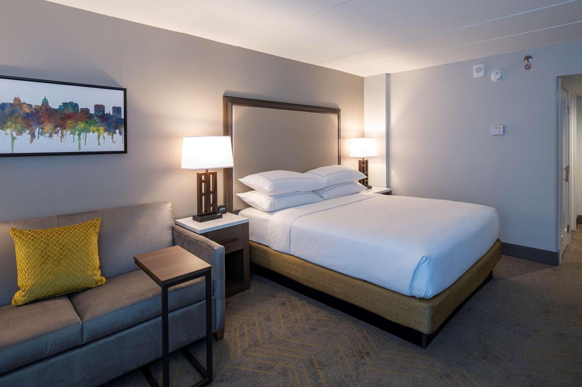 فندق Doubletree By Hilton Madison East المظهر الخارجي الصورة
