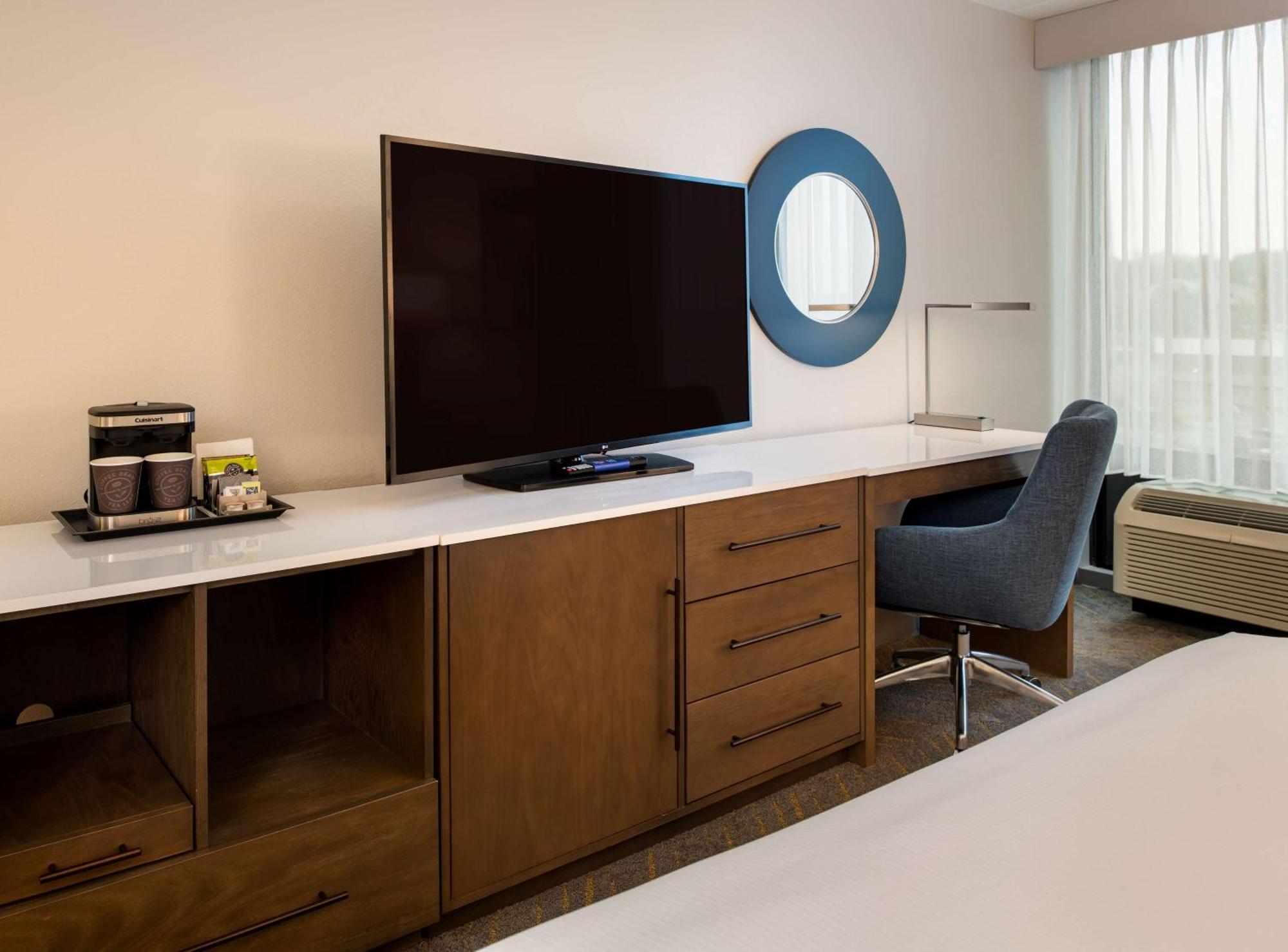 فندق Doubletree By Hilton Madison East المظهر الخارجي الصورة