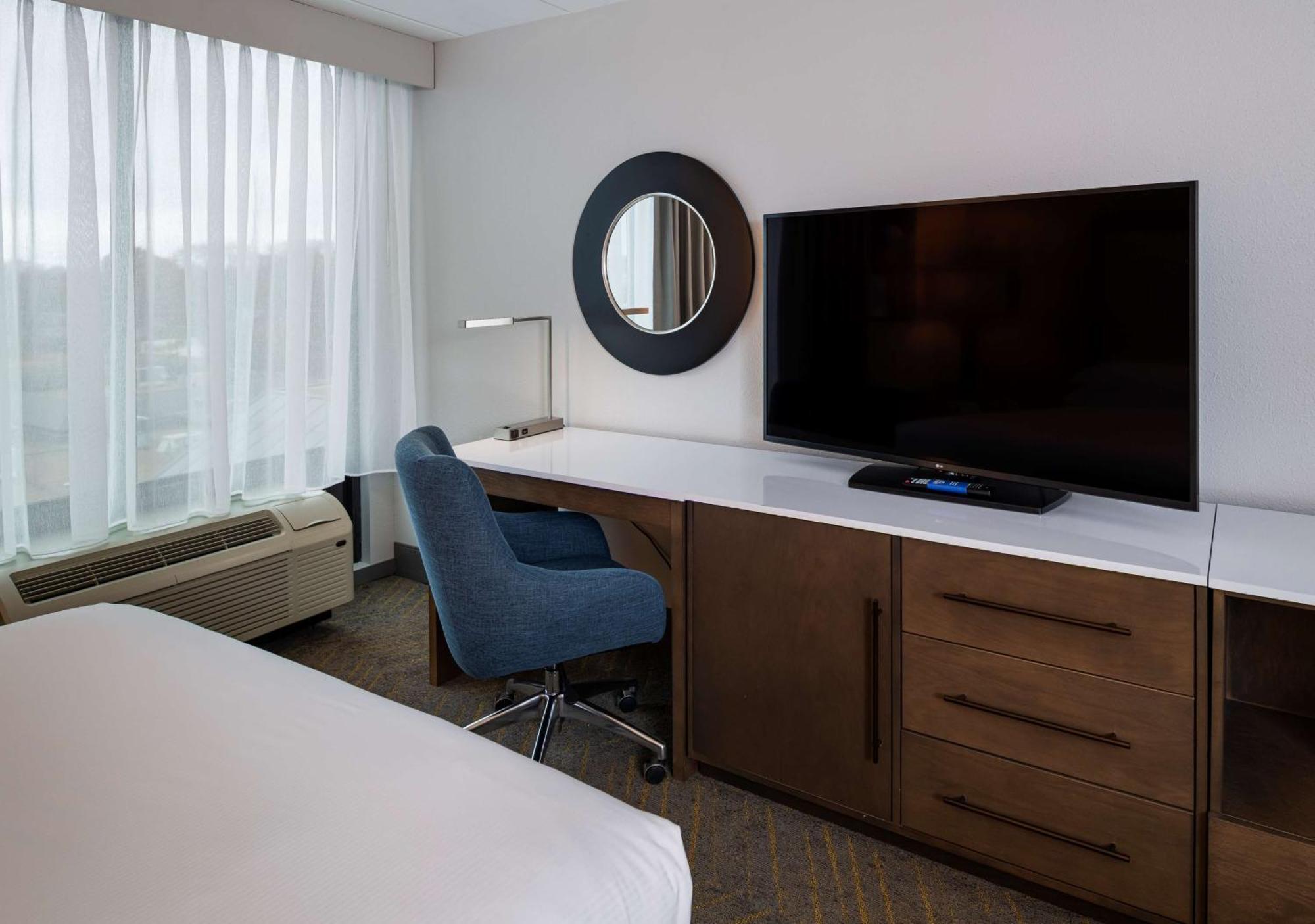 فندق Doubletree By Hilton Madison East المظهر الخارجي الصورة