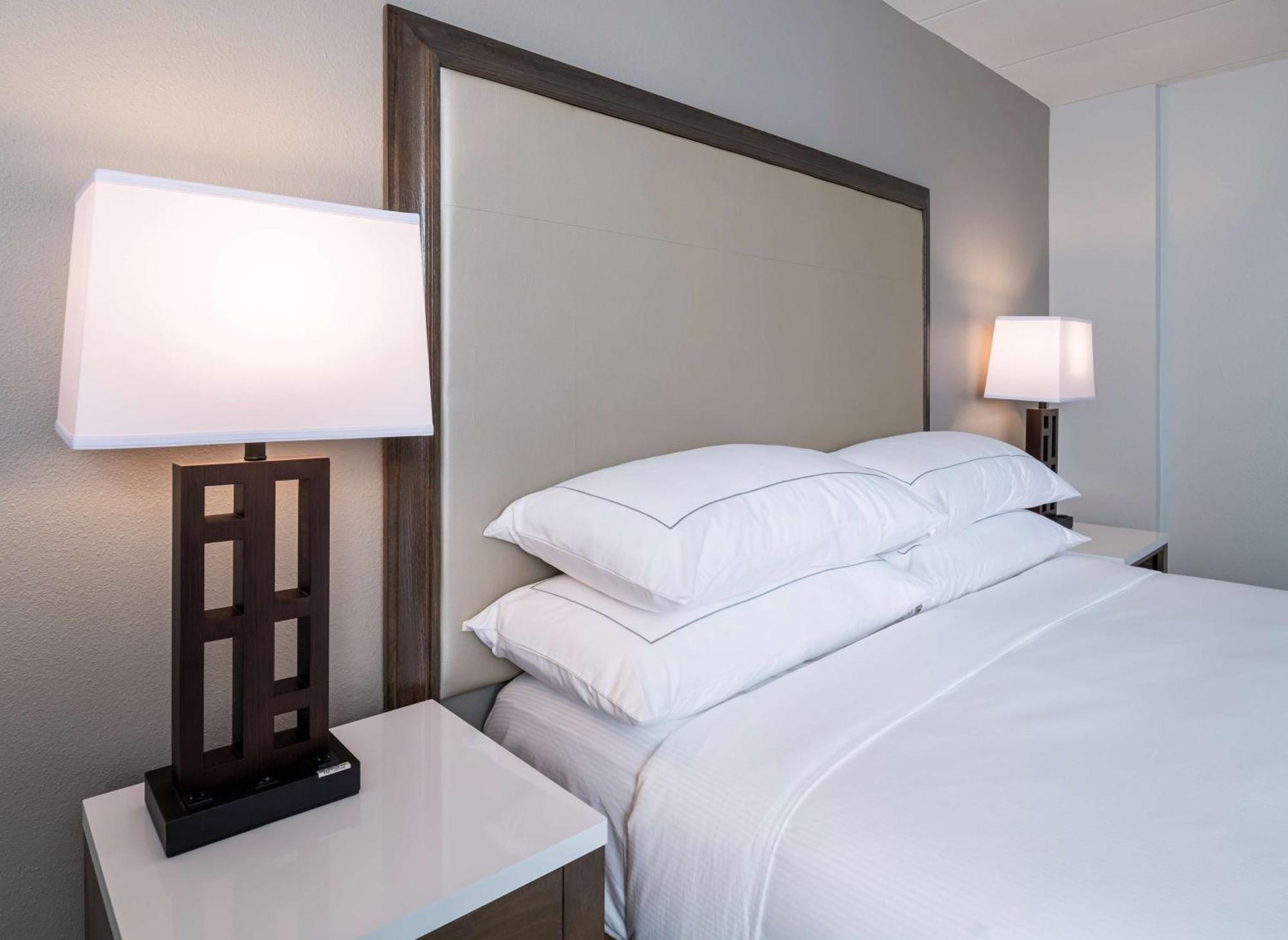 فندق Doubletree By Hilton Madison East المظهر الخارجي الصورة