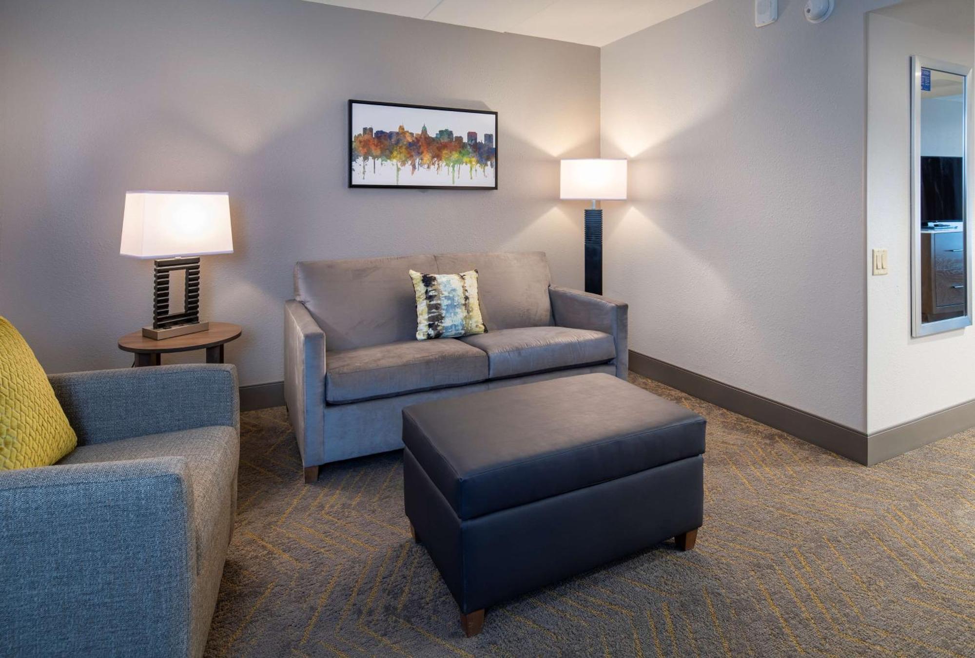 فندق Doubletree By Hilton Madison East المظهر الخارجي الصورة