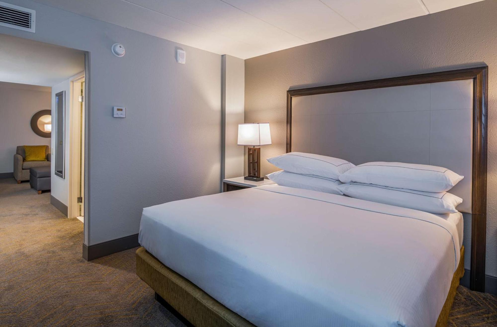 فندق Doubletree By Hilton Madison East المظهر الخارجي الصورة