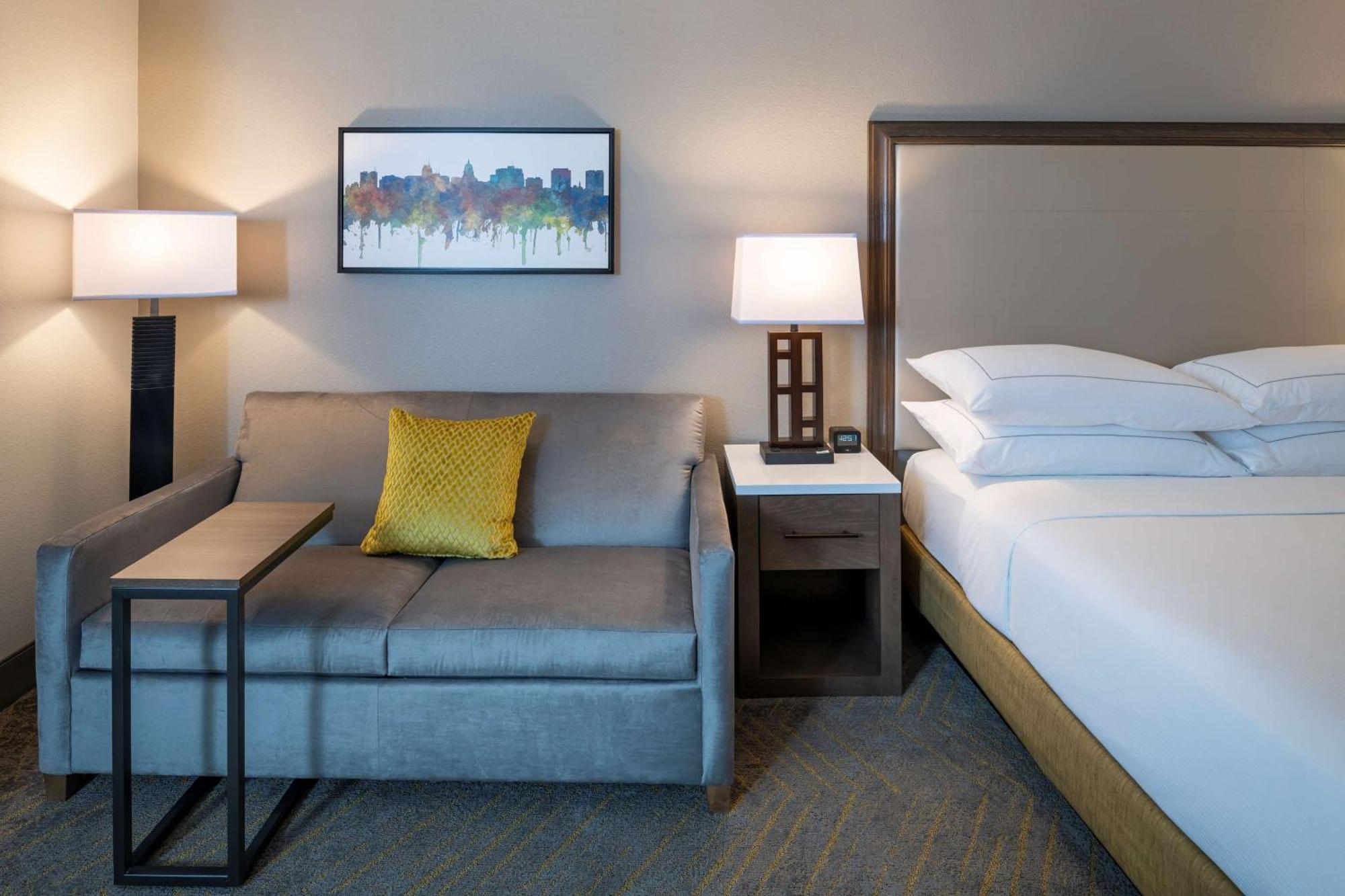 فندق Doubletree By Hilton Madison East المظهر الخارجي الصورة