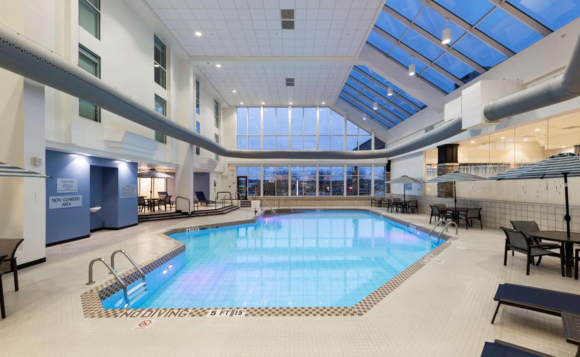 فندق Doubletree By Hilton Madison East المظهر الخارجي الصورة