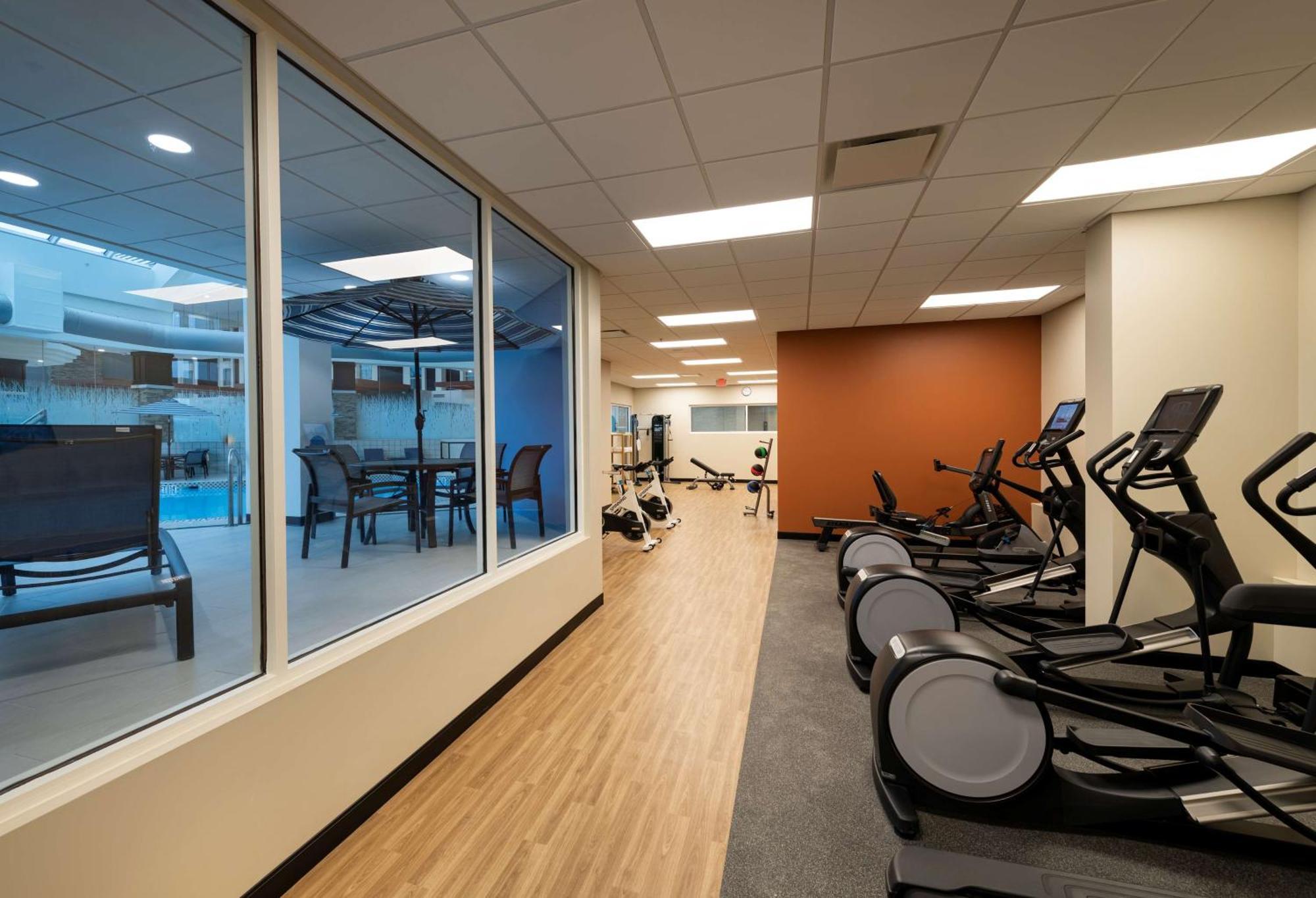 فندق Doubletree By Hilton Madison East المظهر الخارجي الصورة