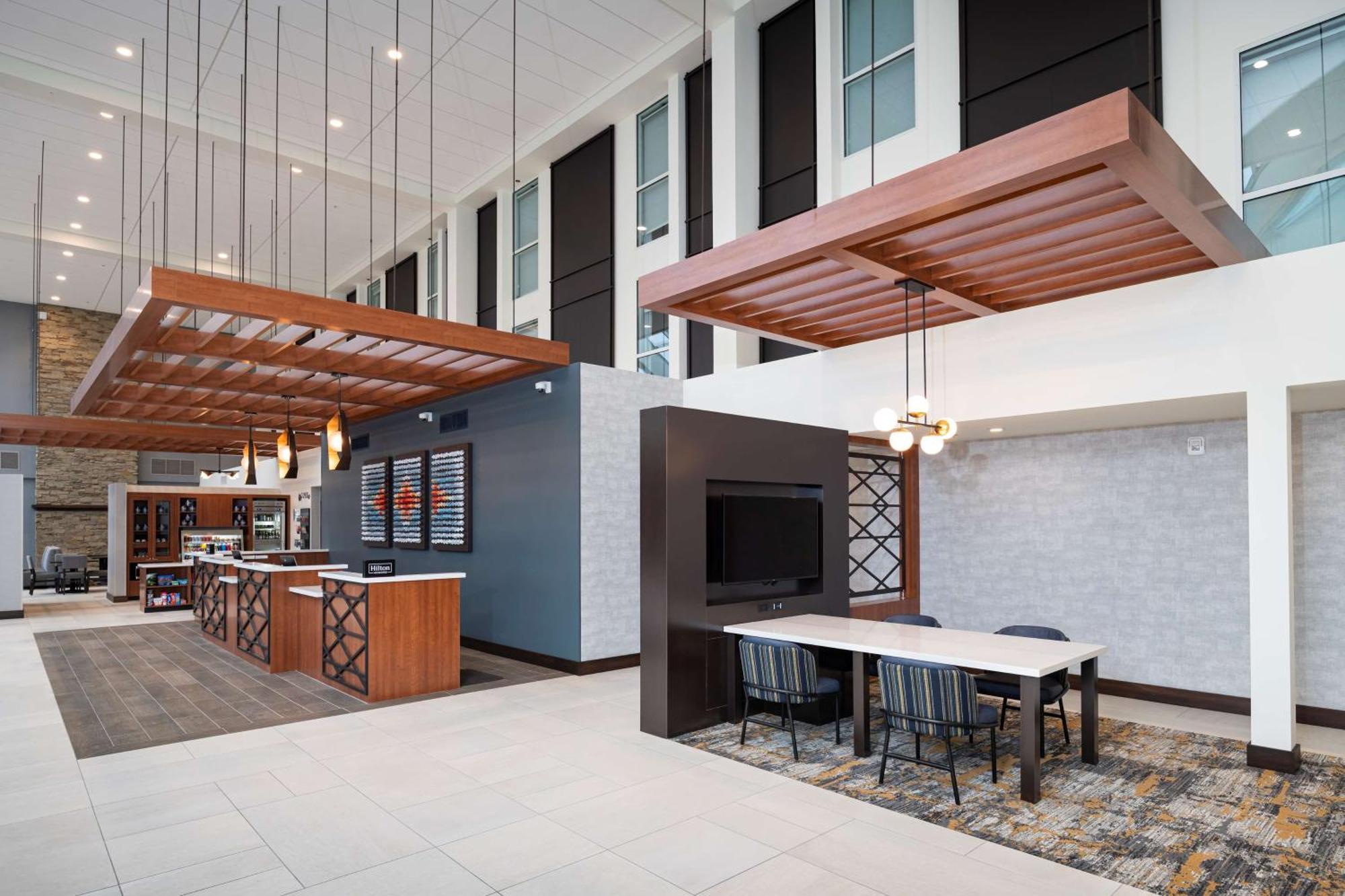 فندق Doubletree By Hilton Madison East المظهر الخارجي الصورة